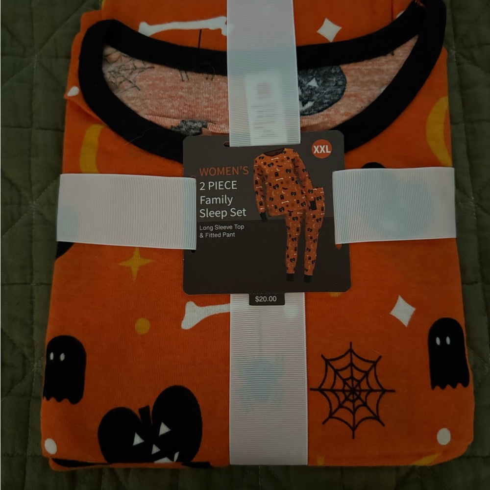 Women’s Halloween Pajama Set NWT